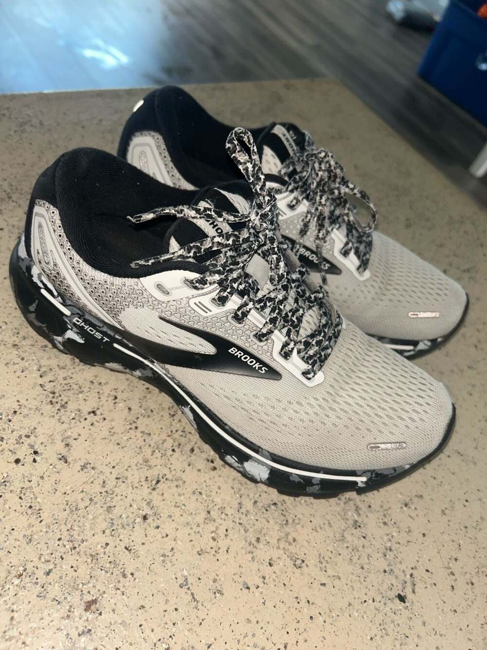 Brooks Ghost 14 Running Shoes, Size 6, White/Black, Camo Pattern, Used